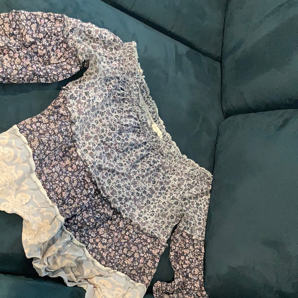 Aeropostale blue floral blouse in size small